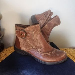 US 7.5 Earthbound Leather Ankle Boots